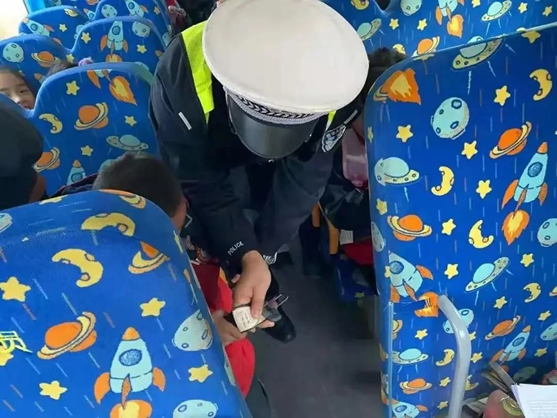 安塞交警積極開展校車安全隱患大排查