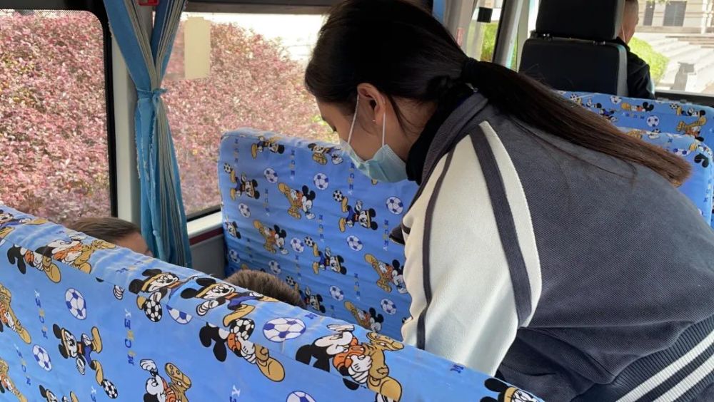 為愛護航，安全抵達——我校附屬幼兒園校車安全演練活動