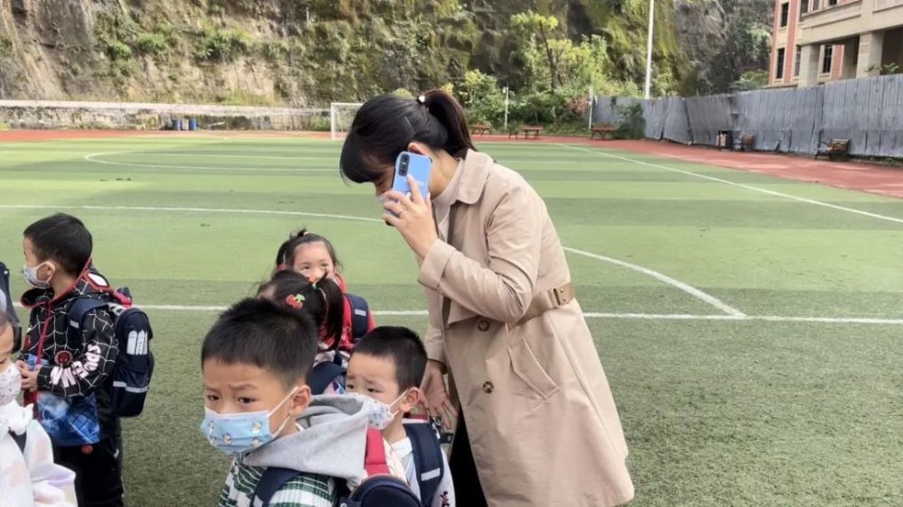 為愛護航，安全抵達——我校附屬幼兒園校車安全演練活動