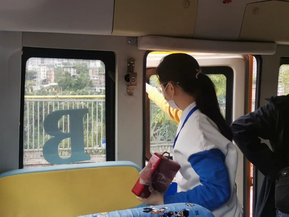 為愛護航，安全抵達——我校附屬幼兒園校車安全演練活動