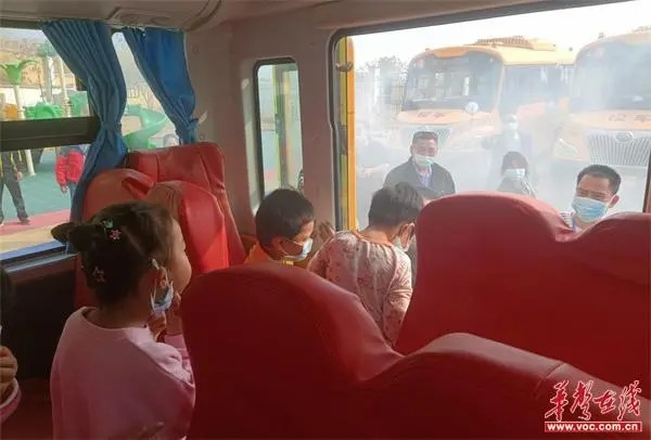 廣發鎮中心幼兒園開展校車安全及消防應急疏散演練