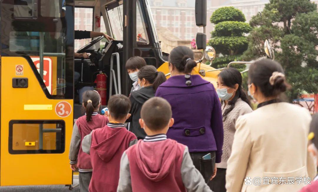 校車起火了，怎么辦？校車安全9步法……