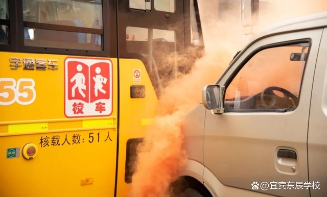 校車起火了，怎么辦？校車安全9步法……