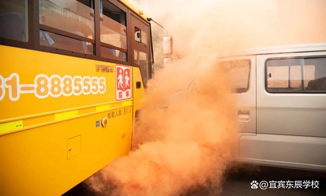 校車起火了，怎么辦？校車安全9步法……