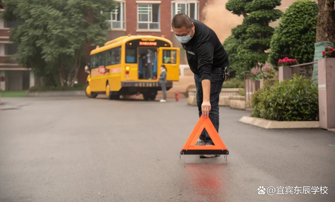 校車起火了，怎么辦？校車安全9步法……