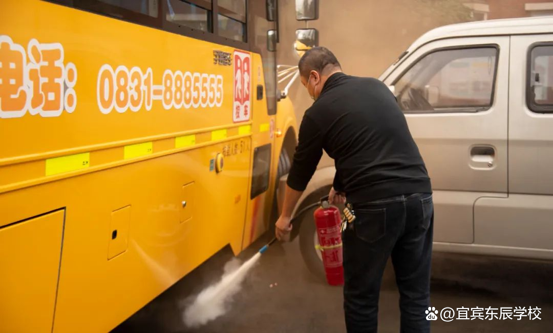 校車起火了，怎么辦？校車安全9步法……
