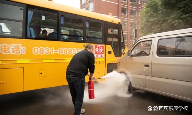 校車起火了，怎么辦？校車安全9步法……