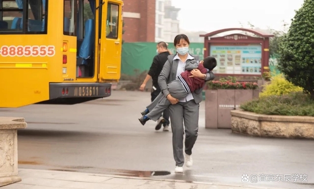 校車起火了，怎么辦？校車安全9步法……