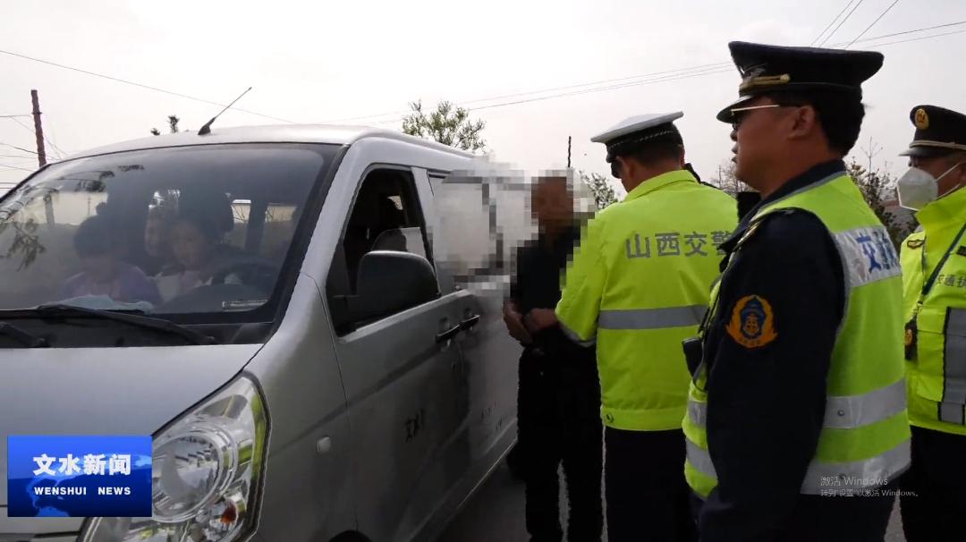 縣交通、交警部門聯合查處一起非法超員“無證校車”