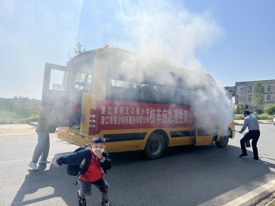 積玉口鎮(zhèn)小學開展校車安全應急疏散演練