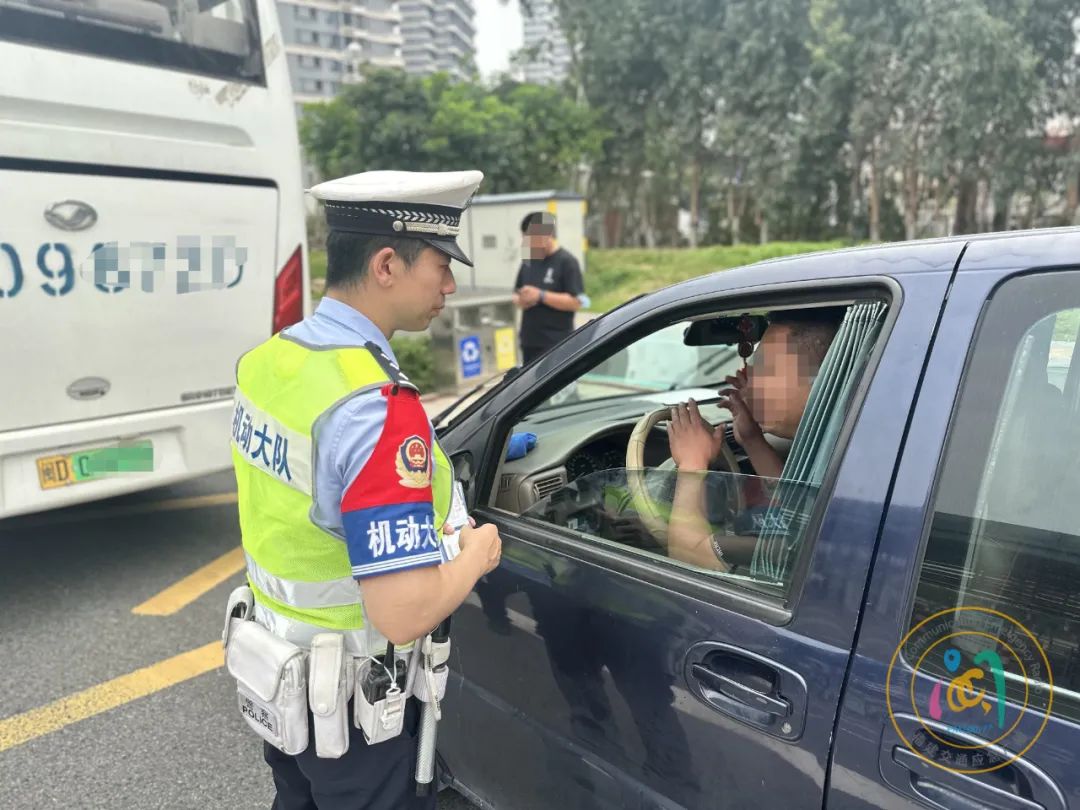兩輛“黑校車”，被查！