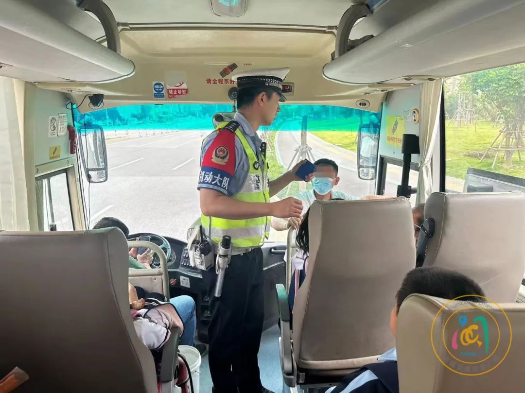 兩輛“黑校車”，被查！