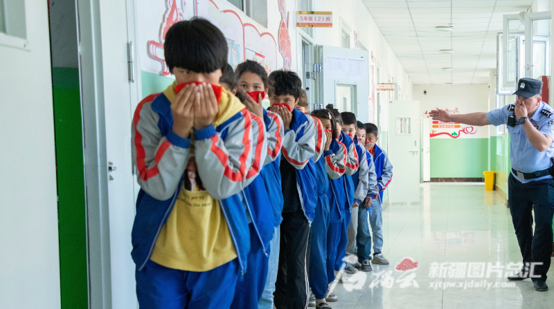 防災(zāi)減災(zāi)進校園 看警察蜀黍的科普“課堂”