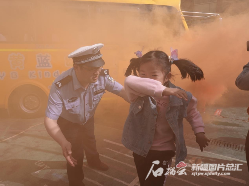 防災(zāi)減災(zāi)進校園 看警察蜀黍的科普“課堂”