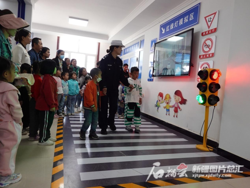 防災(zāi)減災(zāi)進校園 看警察蜀黍的科普“課堂”