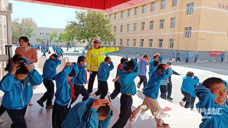 防災(zāi)減災(zāi)進校園 看警察蜀黍的科普“課堂”