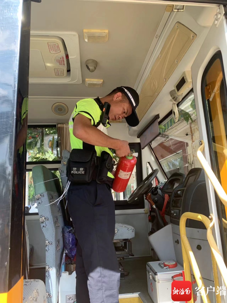 嚴厲打擊“黑校車”！儋州公安交警聯合市教育局開展校車安全大檢查