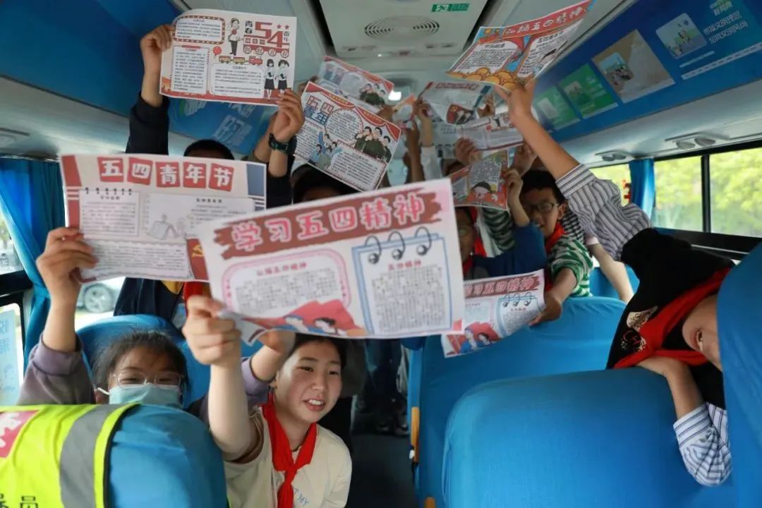 幸福校車 一路“童”行