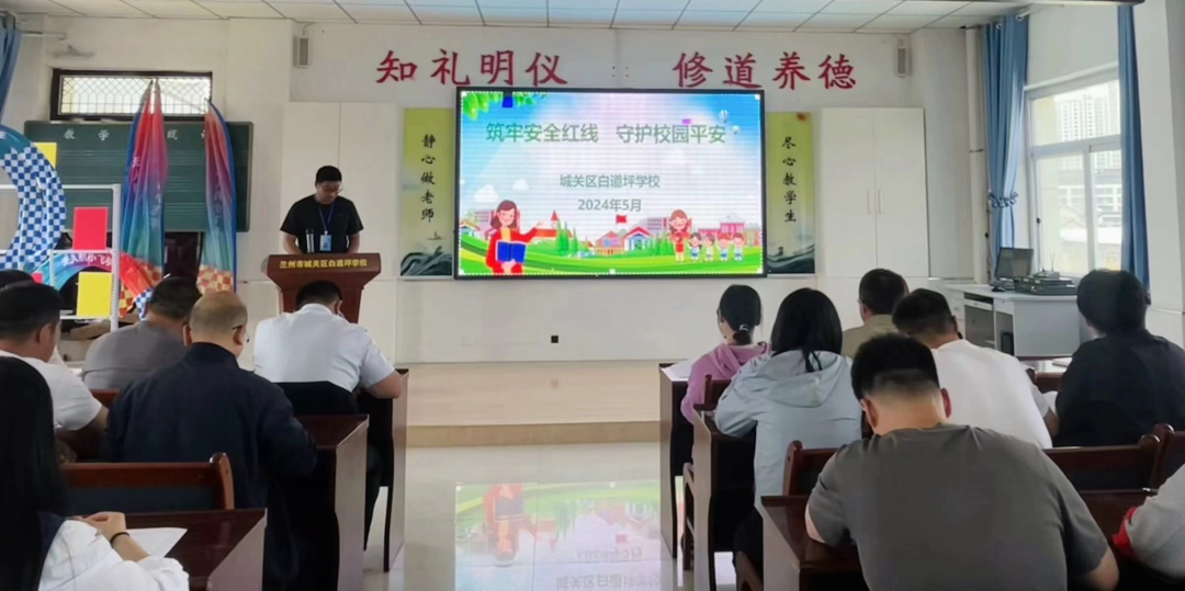 以“演練”促防范 讓安全伴我行 —城關(guān)區(qū)白道坪學(xué)校2024年春季學(xué)期校車應(yīng)急逃生演練