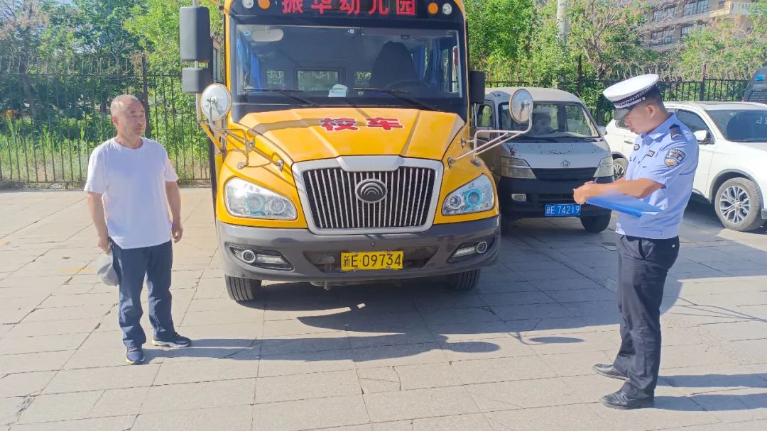 護(hù)航學(xué)子路，嚴(yán)查校車安全行——博樂公安交警持續(xù)開展校車安全大檢查