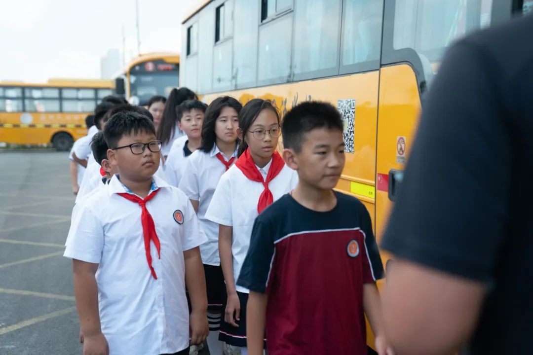 心系校車安全,筑牢平安防線 | 蘇外（港）成功舉行校車安全演練活動(dòng)