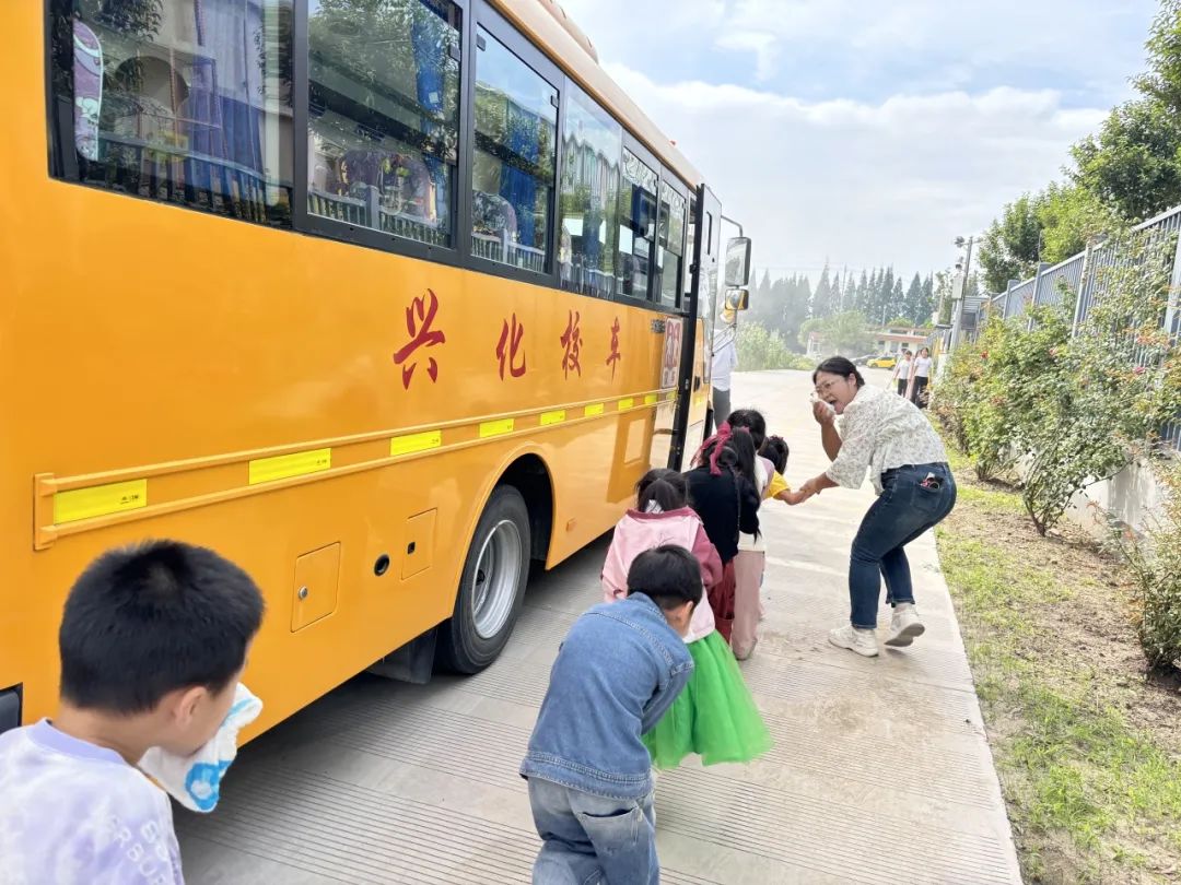 以練筑防 安全啟航 | 興化市陽山幼兒園校車安全應急疏散演練