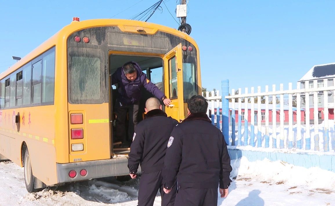 校車安全大檢查 筑牢學生交通安全防線