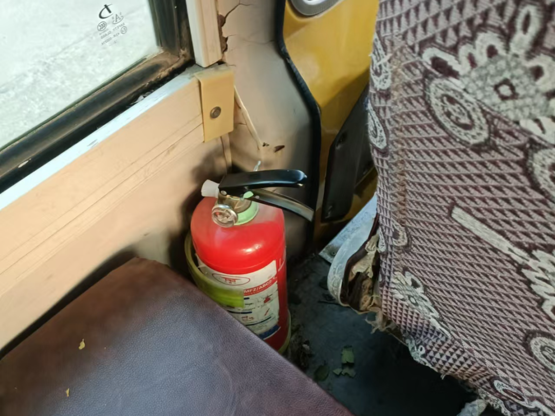 校車安全第一步 上下學(xué)路我來(lái)護(hù)----監(jiān)利思源實(shí)驗(yàn)學(xué)校校車安全專題會(huì)議