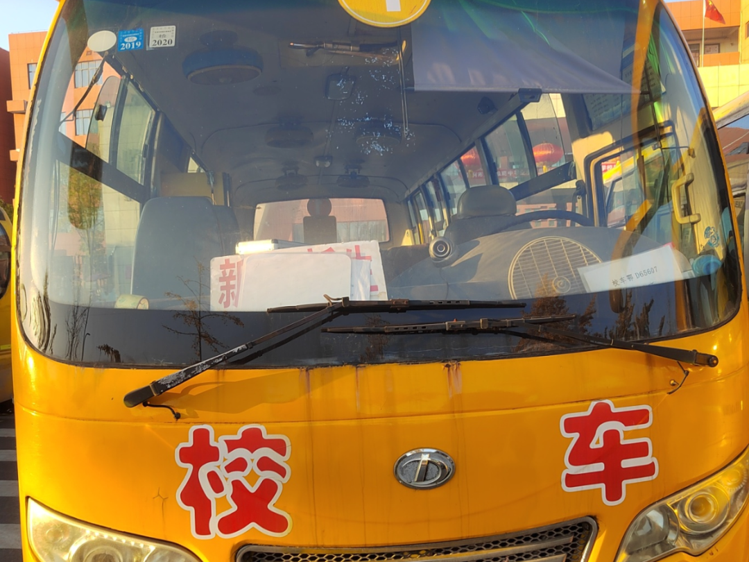 校車安全第一步 上下學(xué)路我來(lái)護(hù)----監(jiān)利思源實(shí)驗(yàn)學(xué)校校車安全專題會(huì)議