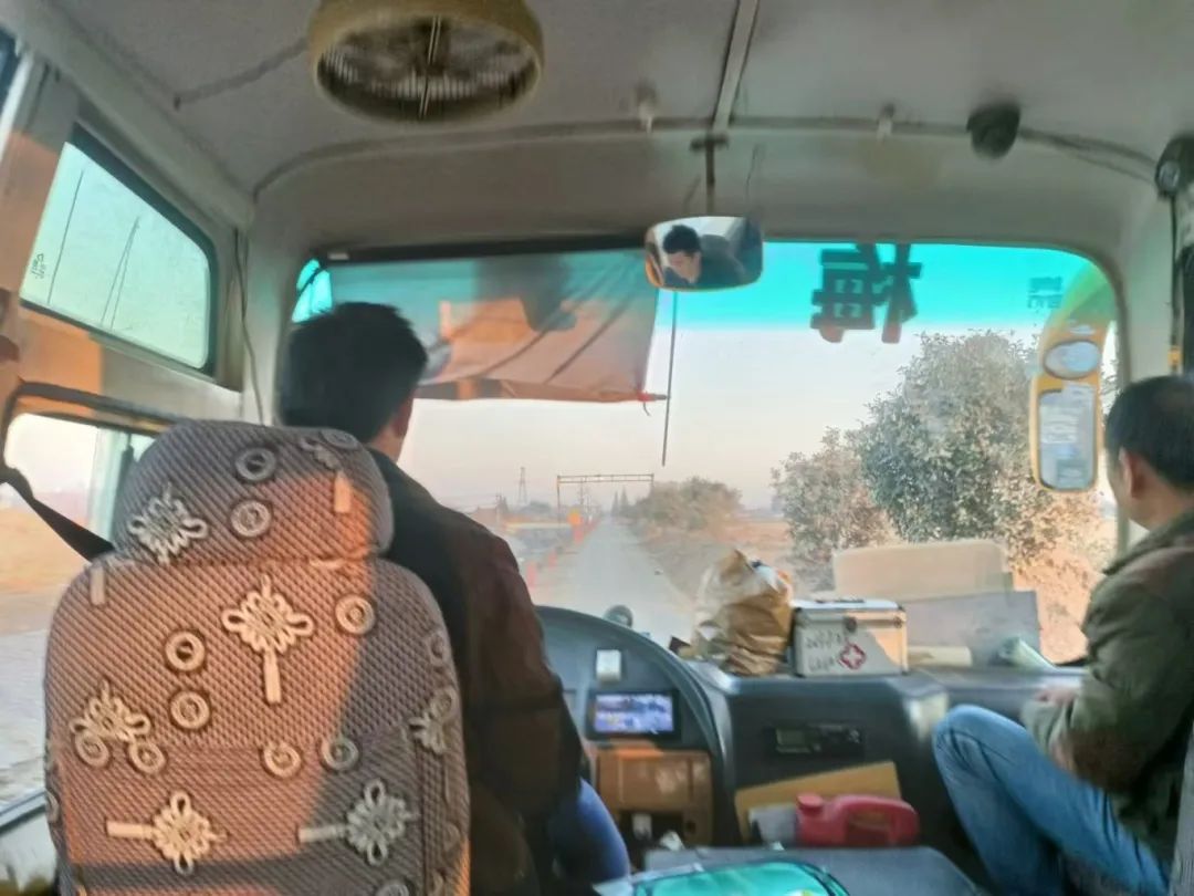 校車安全第一步 上下學(xué)路我來(lái)護(hù)----監(jiān)利思源實(shí)驗(yàn)學(xué)校校車安全專題會(huì)議