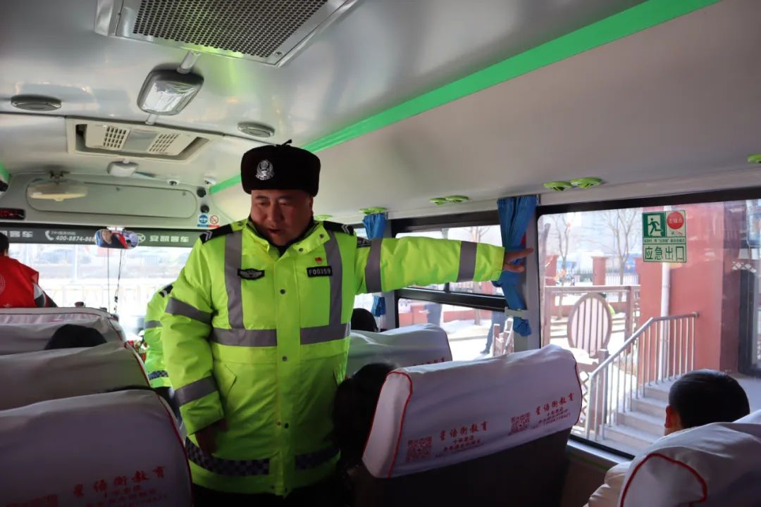【成長—健康】為愛護航 平安乘車—道義第二小學校車安全應急疏散演練
