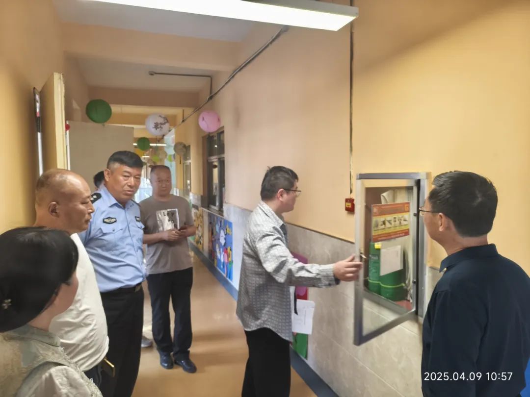 縣應急管理局檢查組到十八里鋪鎮(zhèn)檢查校車安全隱患排查整治工作