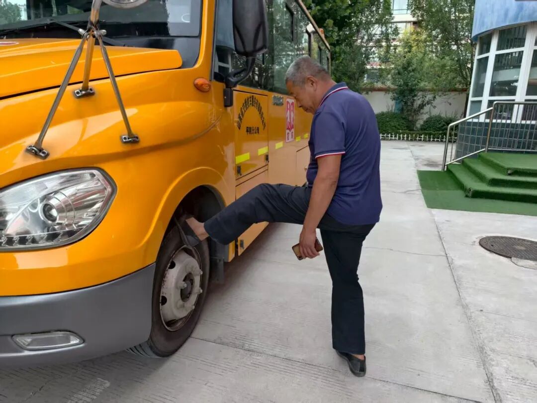 快樂校車 伴你同行——平陰縣玫瑰鎮中心幼兒園和麗景幼兒園校車安全一日工作流程 66DE43371927AE5806D048FFB7AC9473.jpg