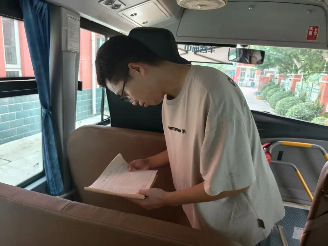 快樂校車 伴你同行——平陰縣玫瑰鎮中心幼兒園和麗景幼兒園校車安全一日工作流程 0A220BF87AB0729FE43DDA93197F21EF - 副本 (2).jpg