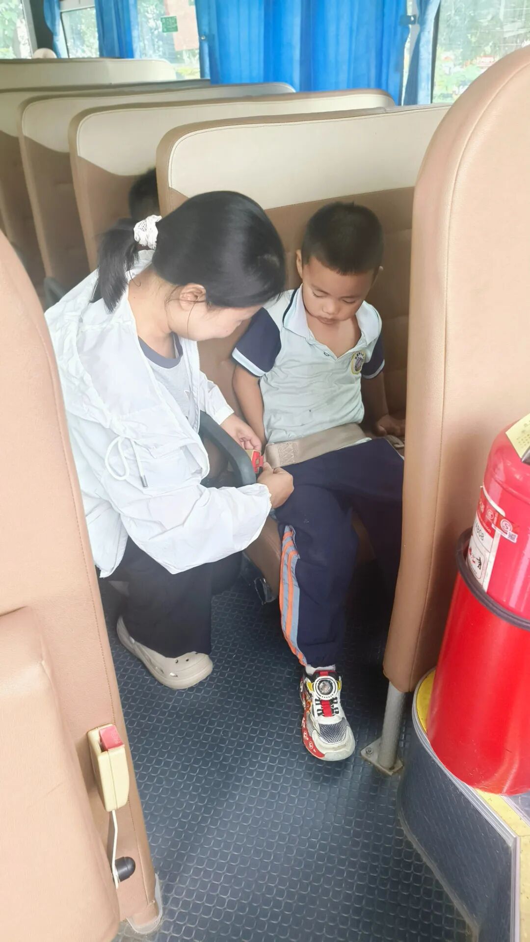 快樂校車 伴你同行——平陰縣玫瑰鎮中心幼兒園和麗景幼兒園校車安全一日工作流程 33EC41D15811B3E9DF0358D3BABD5DBE.jpg