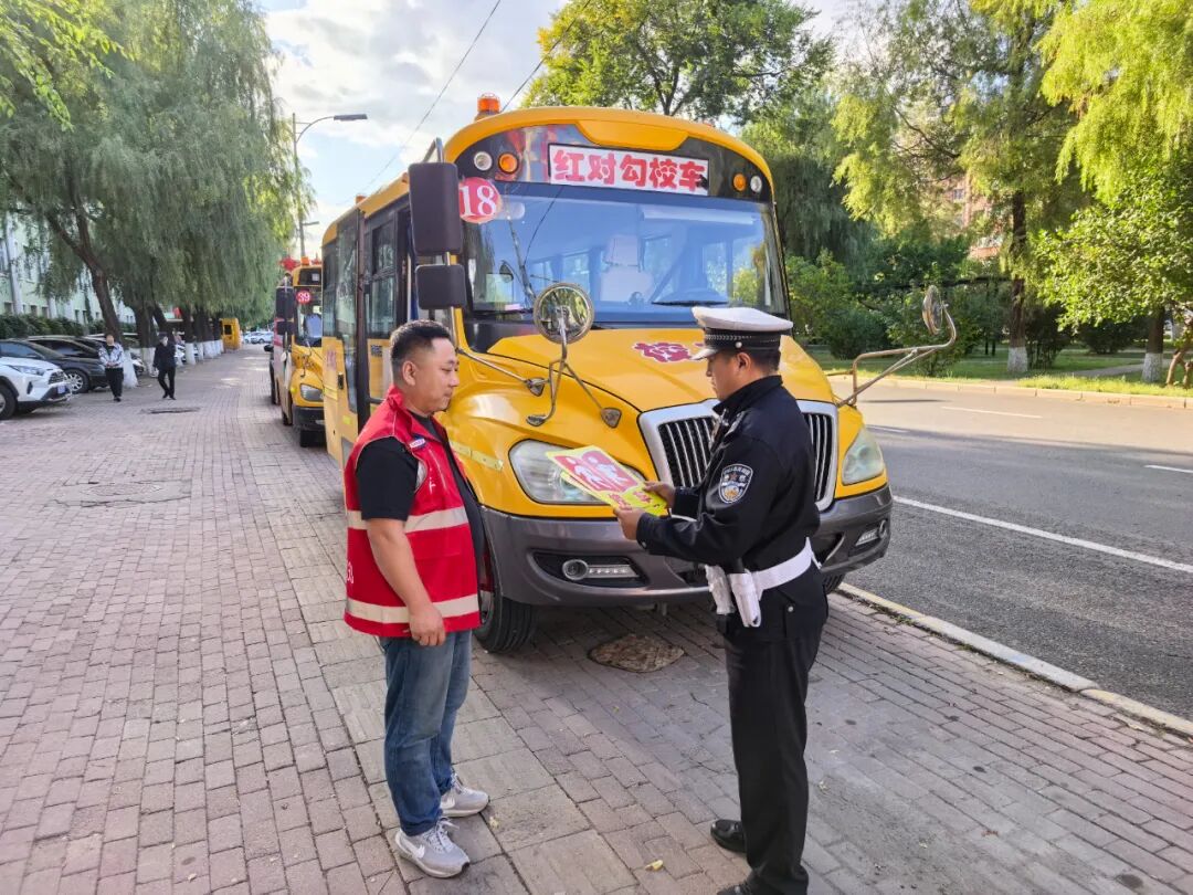 前進交警大隊深入轄區校車企業開展安全檢查和宣傳教育/ 前進交警大隊深入轄區校車企業開展安全檢查和宣傳教育