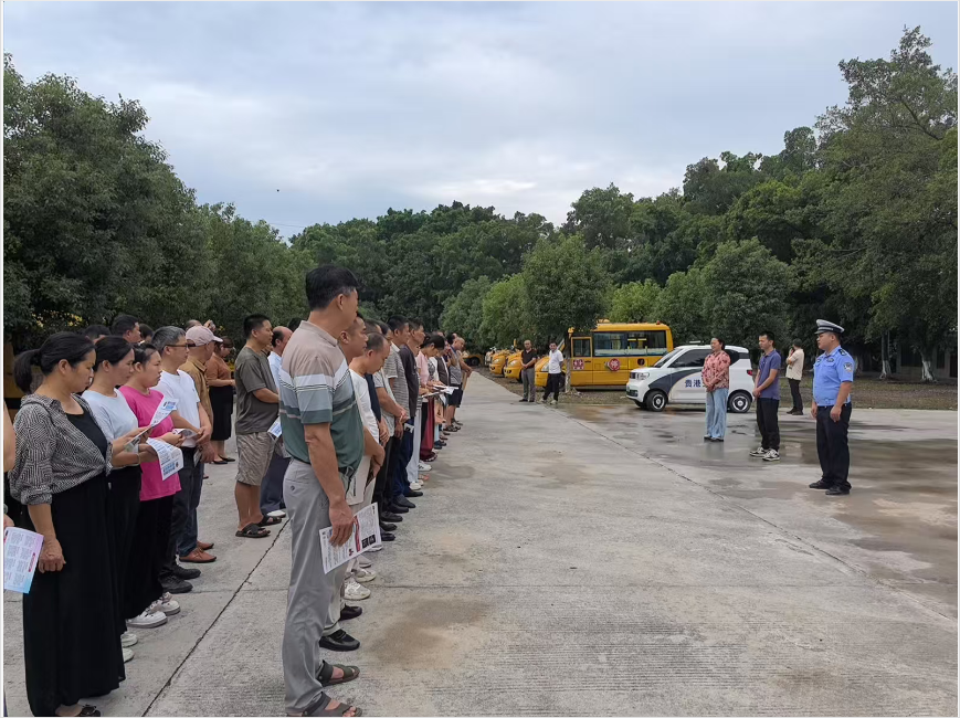 護航上學路:貴港交警聯合多部門守護校車安全 image.png