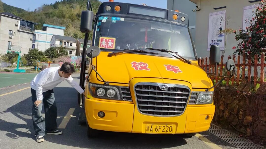 基層動(dòng)態(tài)丨東南公司:緊盯冬季校車安全,為孩子們溫暖守護(hù)! 微信圖片_20251120164812_121_261.jpg