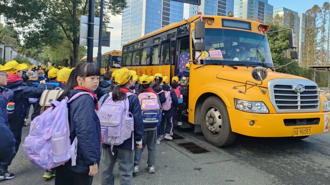 基層動(dòng)態(tài)丨東南公司:緊盯冬季校車安全,為孩子們溫暖守護(hù)! 微信圖片_20251120161354_119_261.jpg