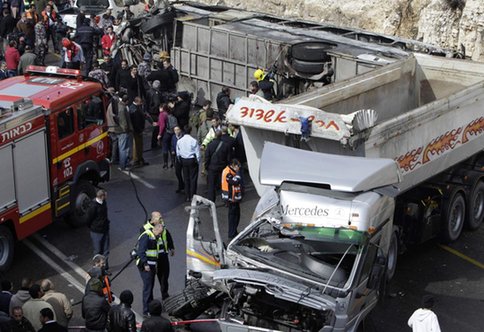 巴勒斯坦校車事故10多名兒童死亡 全國(guó)哀悼3日(圖)