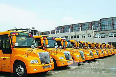 以實事求是的態(tài)度看待“新校車標(biāo)準(zhǔn)”
