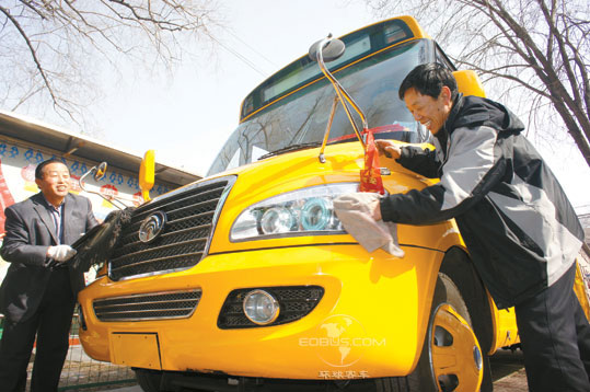 西寧市一家民辦幼兒園引進新型專業校車(圖)