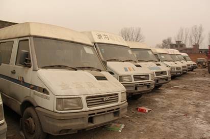 河南汝州近百報(bào)廢校車(chē)流向社會(huì) 成馬路殺手(圖)
