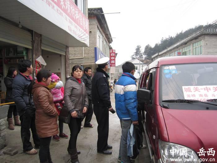 中關鄉嚴查接送學生車輛安全
