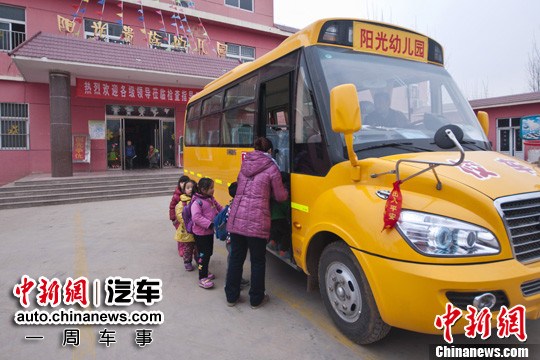 校車優(yōu)先政策 道路運管部門要引導駕駛員讓行校