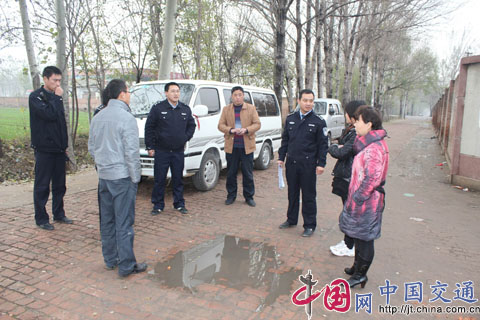 夏津交警嚴把校車交通安全關