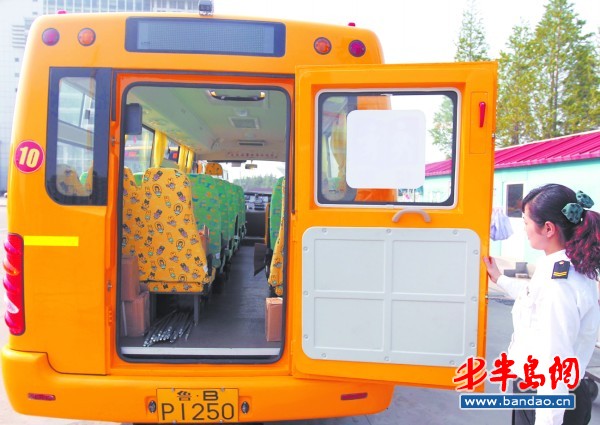 青島：郊區學生坐校車每月70元（圖）