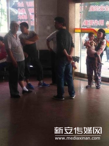 合肥一輛幼兒園校車碰倒2歲半女童