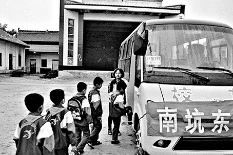 南坑東村全村人捐款買校車 保障孩子上學很辛苦（圖）