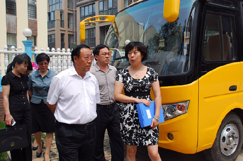 鄭州市人大常委會視察我市校車安全及學(xué)前教育工作